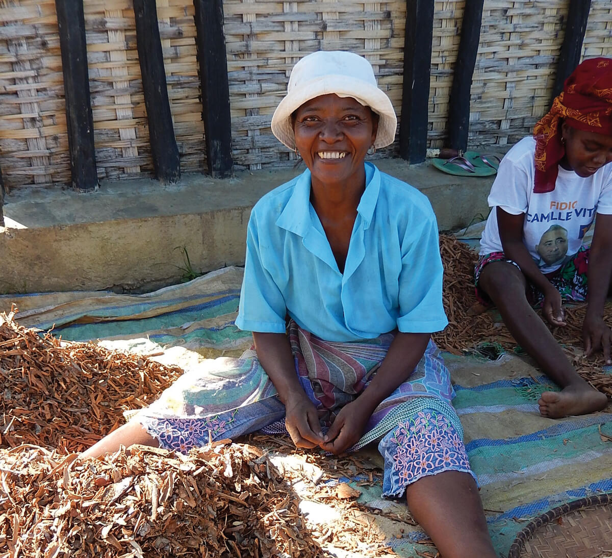 Productrice malgache de cannelle en poudre coopérative Fanoaha