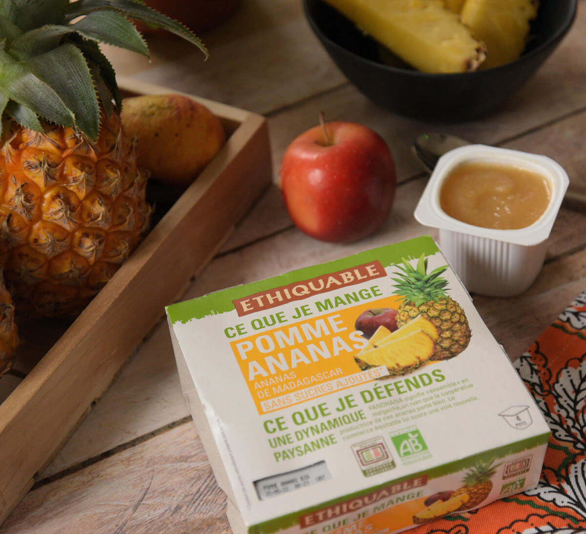 Ethiquable - Petits pots de purée compote bio pomme ananas issue du Commerce Equitable Ethiquable - Petits pots de purée compote bio pomme ananas issue du Commerce Equitable