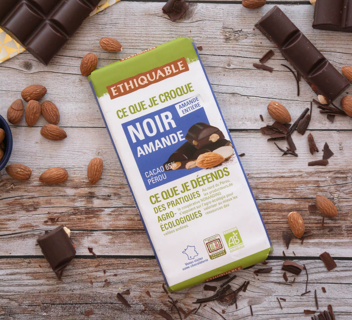 Ethiquable - Chocolat noir bio gourmand aux amandes entières issu du Commerce Equitable