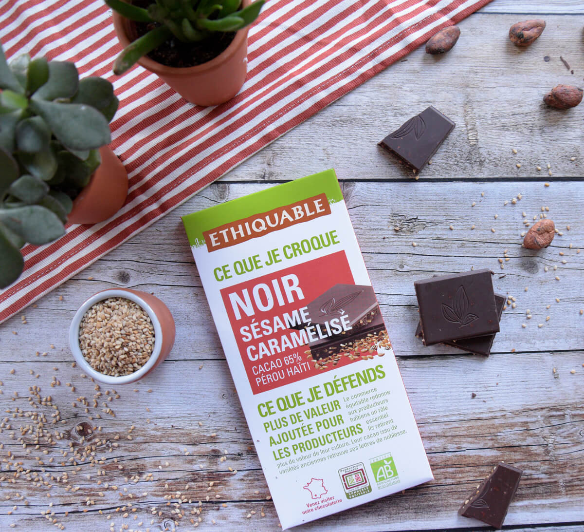 Ethiquable - Chocolat noir bio sésame caramélisé 65% cacao issu du Commerce Equitable