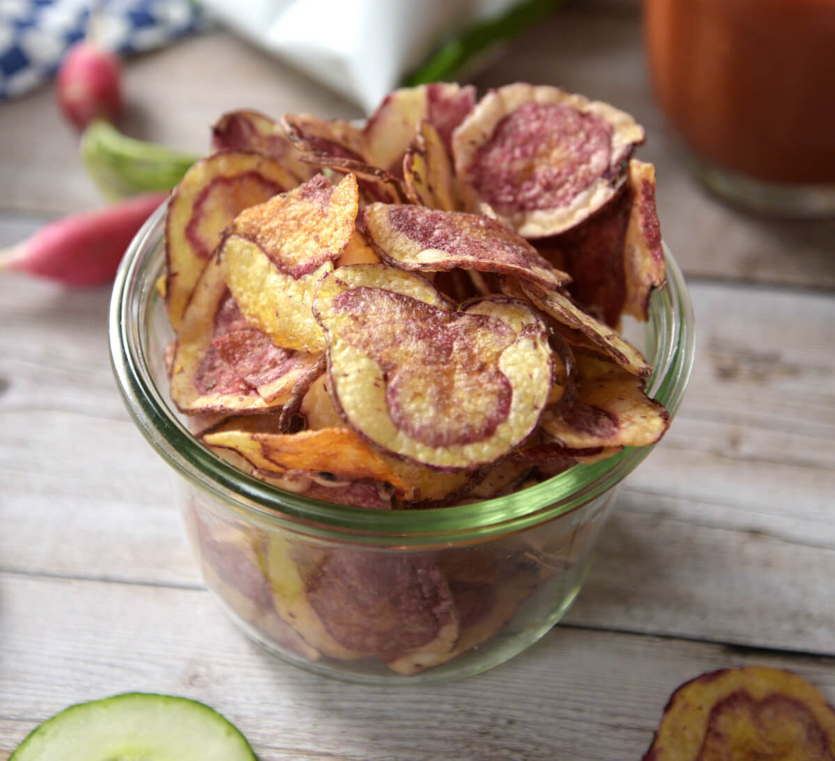 Bol de chips de pomme de terre rouge bio et équitables du Pérou