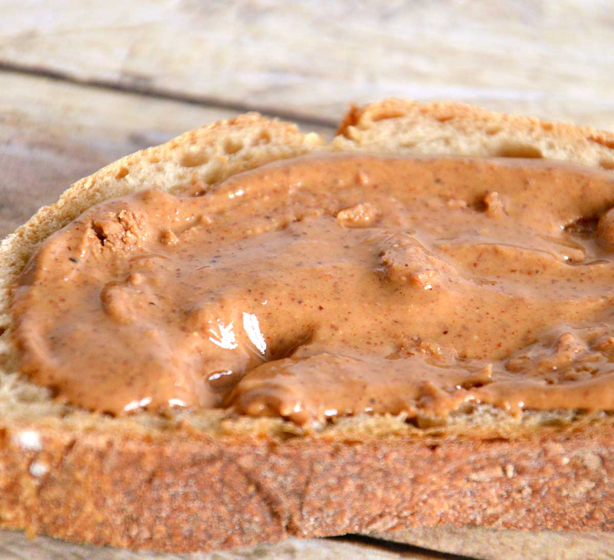 Tartine de purée d'amandes complète bio et équitable Tartine de purée d'amandes complète bio et équitable