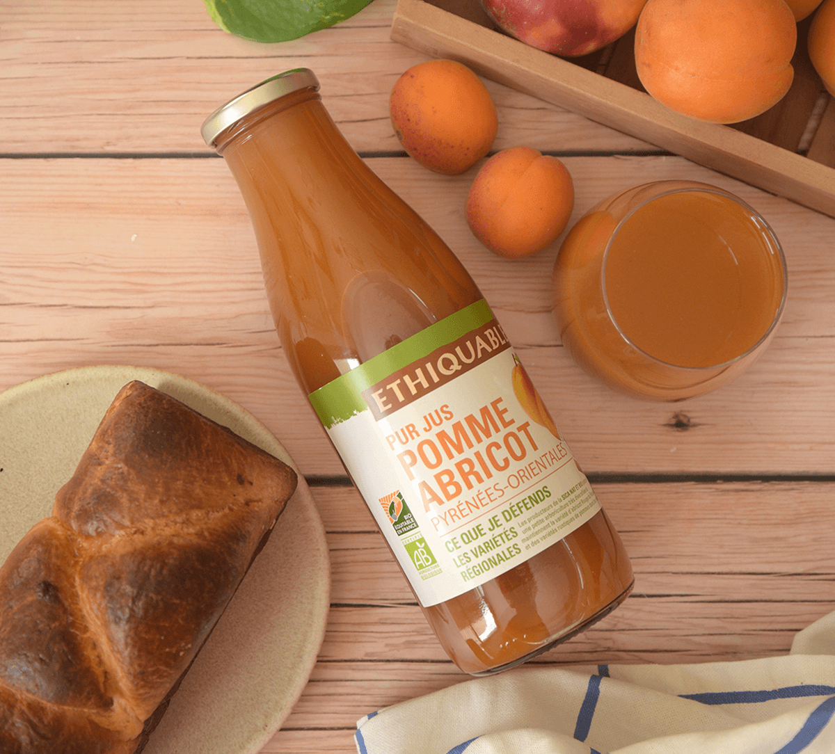 Bouteille de pur jus bio Pomme & Abricot rouge du Roussillon issu du Commerce équitable