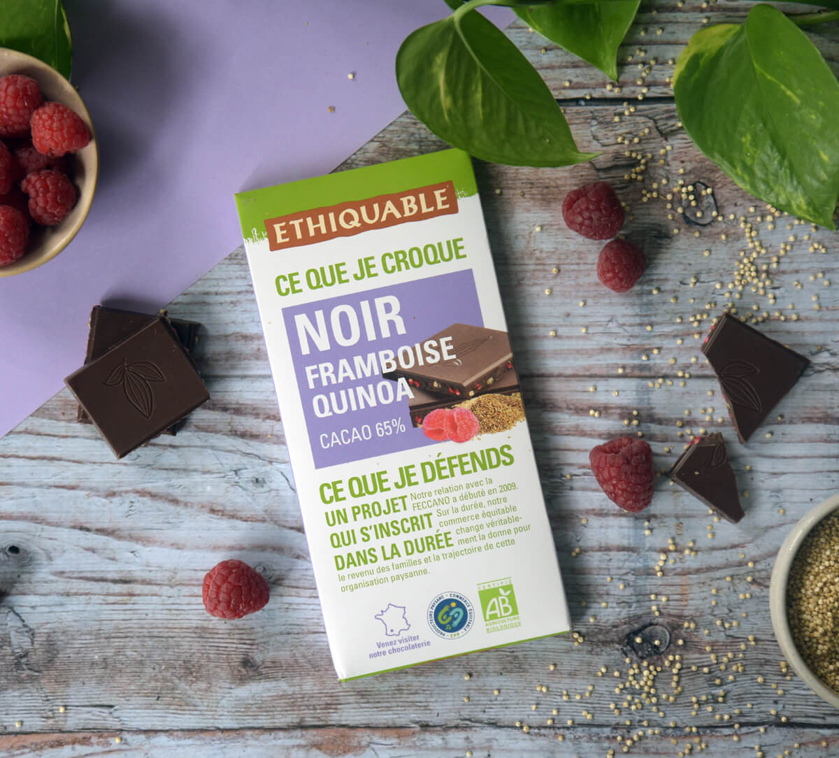 Tablette de chocolat noir bio framboise et quinoa 65% cacao issu du Commerce Equitable Tablette de chocolat noir bio framboise et quinoa 65% cacao issu du Commerce Equitable