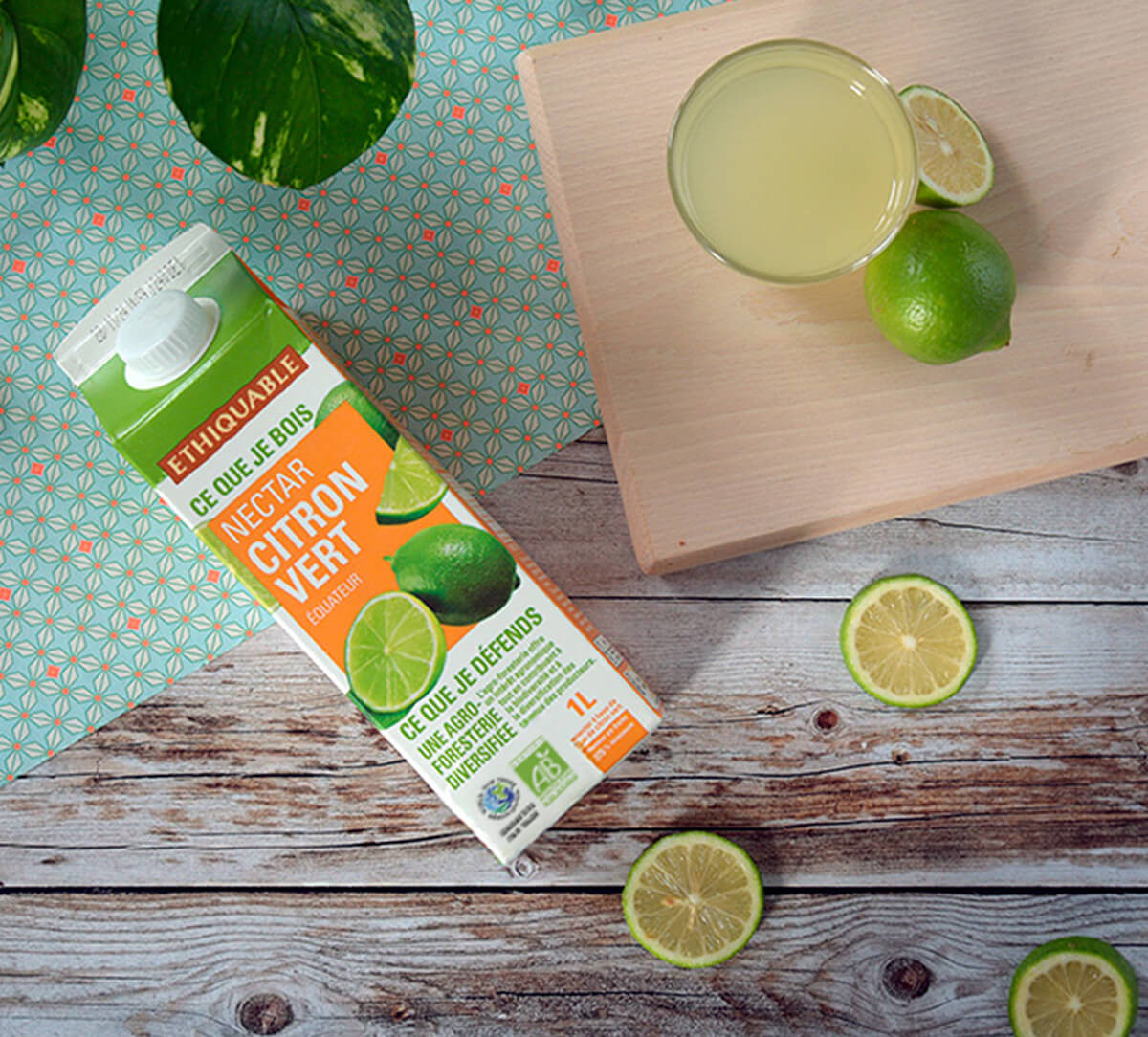 Bouteille de nectar de citron vert bio et issu du commerce équitable d'Equateur Bouteille de nectar de citron vert bio et issu du commerce équitable d'Equateur