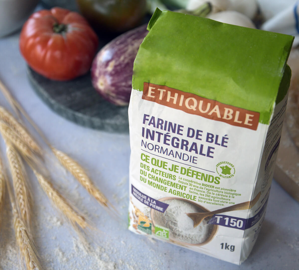 Paquet de farine de blé intégrale T150 du Gers bio et équitable