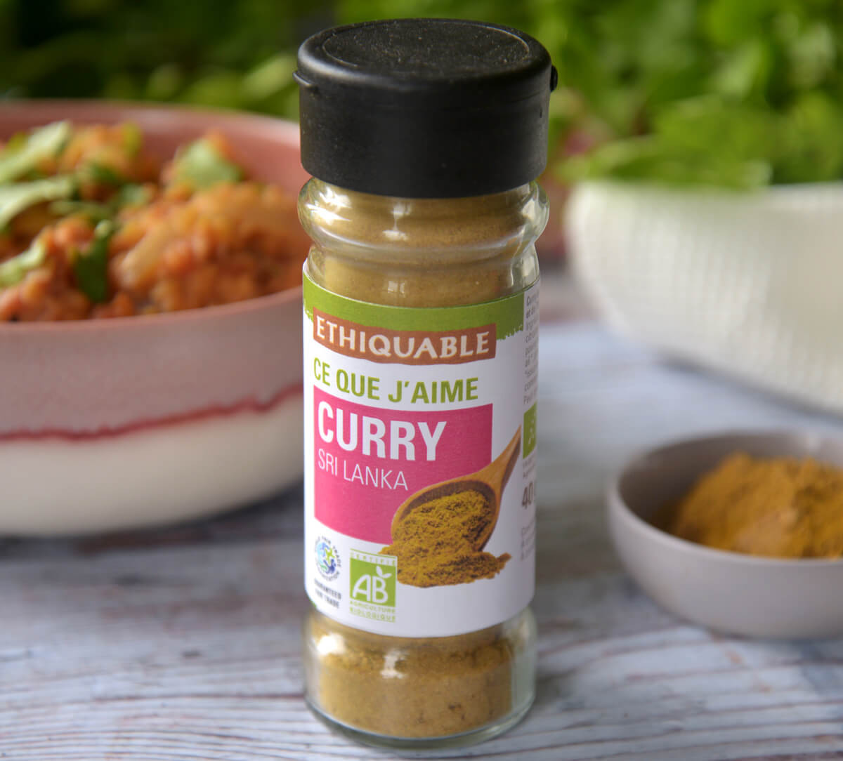 Pot en verre mélange d'épices Ethiquable Curry bio en poudre issu du commerce équitable au Sri Lanka