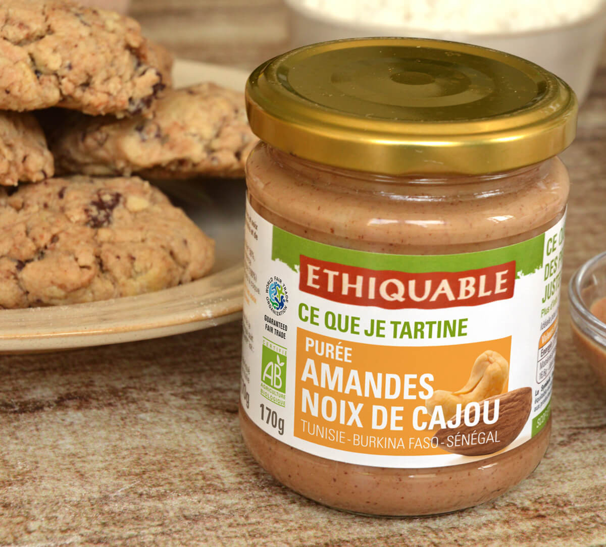 Pot de purée amandes complètes et noix de cajou issue de l'agriculture biologique et du commerce équitable
