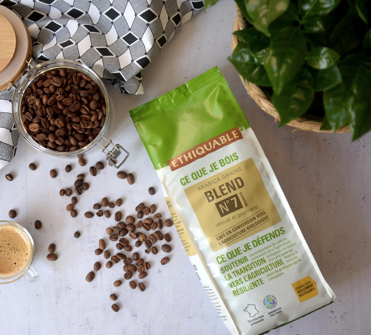 Paquet de Café blend arabica en grains en conversion vers l'agriculture biologique et issu du commerce équitable - Ethiquable