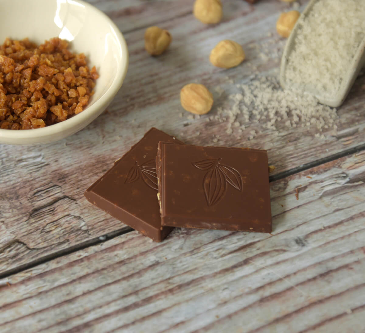 Carré de chocolat au lait Noisette et Caramel Beurre Salé bio et équitable - Ethiquable Carré de chocolat au lait Noisette et Caramel Beurre Salé bio et équitable - Ethiquable