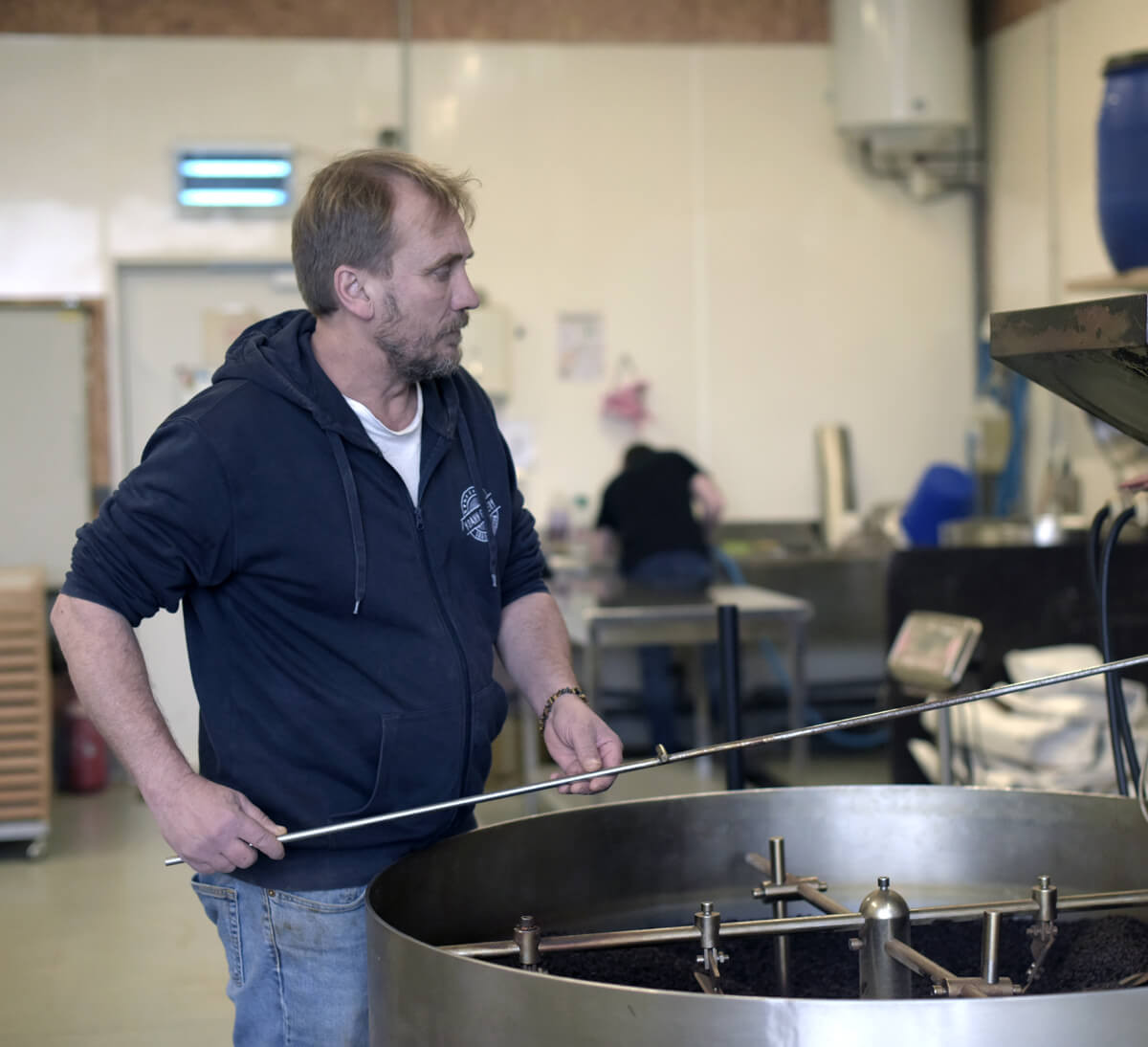 Production de lupin torréfié moulu de Bretagne pour boisson sans caféine bio et équitable - Ethiquable