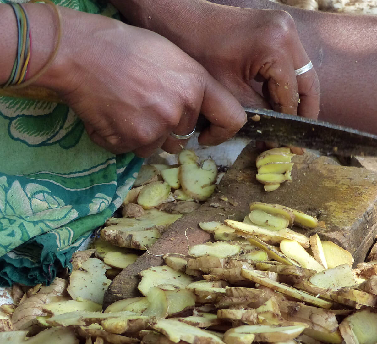 coupe du gingembre bio de Madagascar, issus du commerce équitable ethiquable