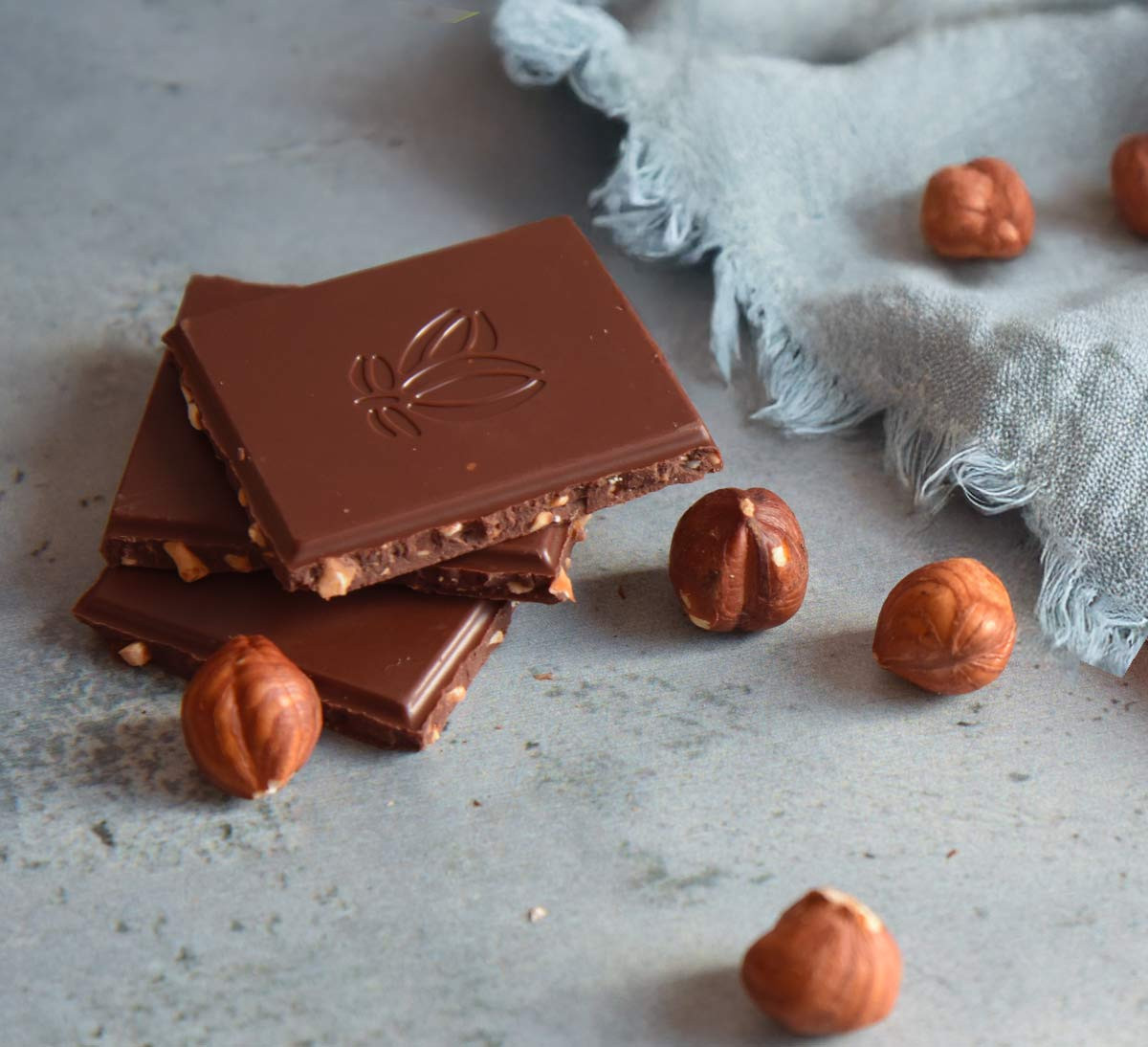 carré de gianduja aux éclats de noisettes bio et équitable ethiquable