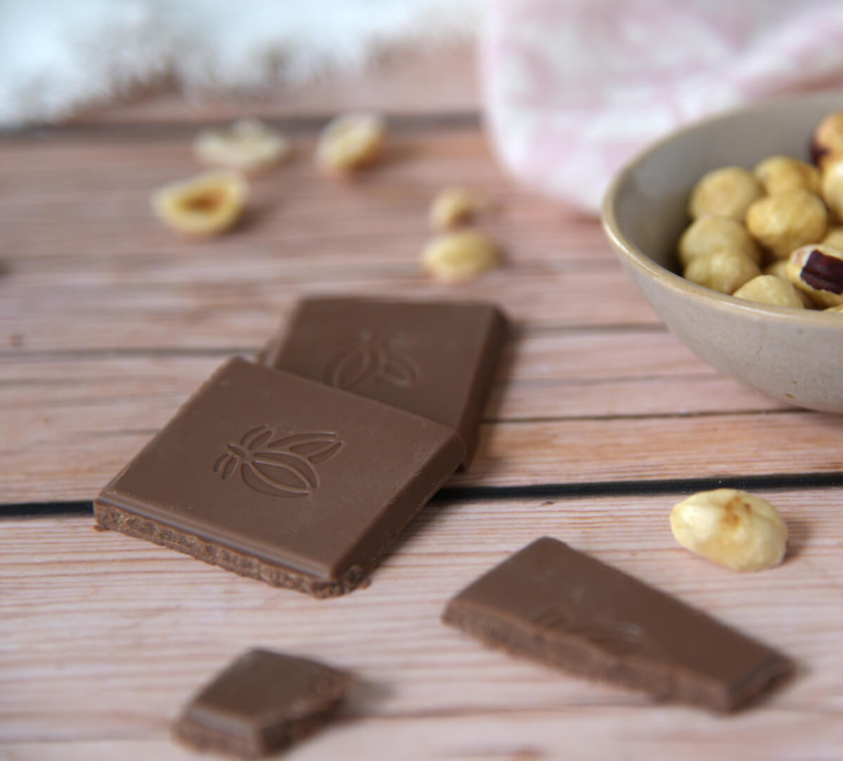 Carrés de chocolat lait praliné fondant bio et équitable