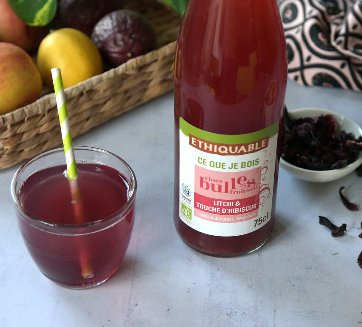 Bouteille de jus pétillant fines bullesLitchi & touche d'hibiscus bio et équitable