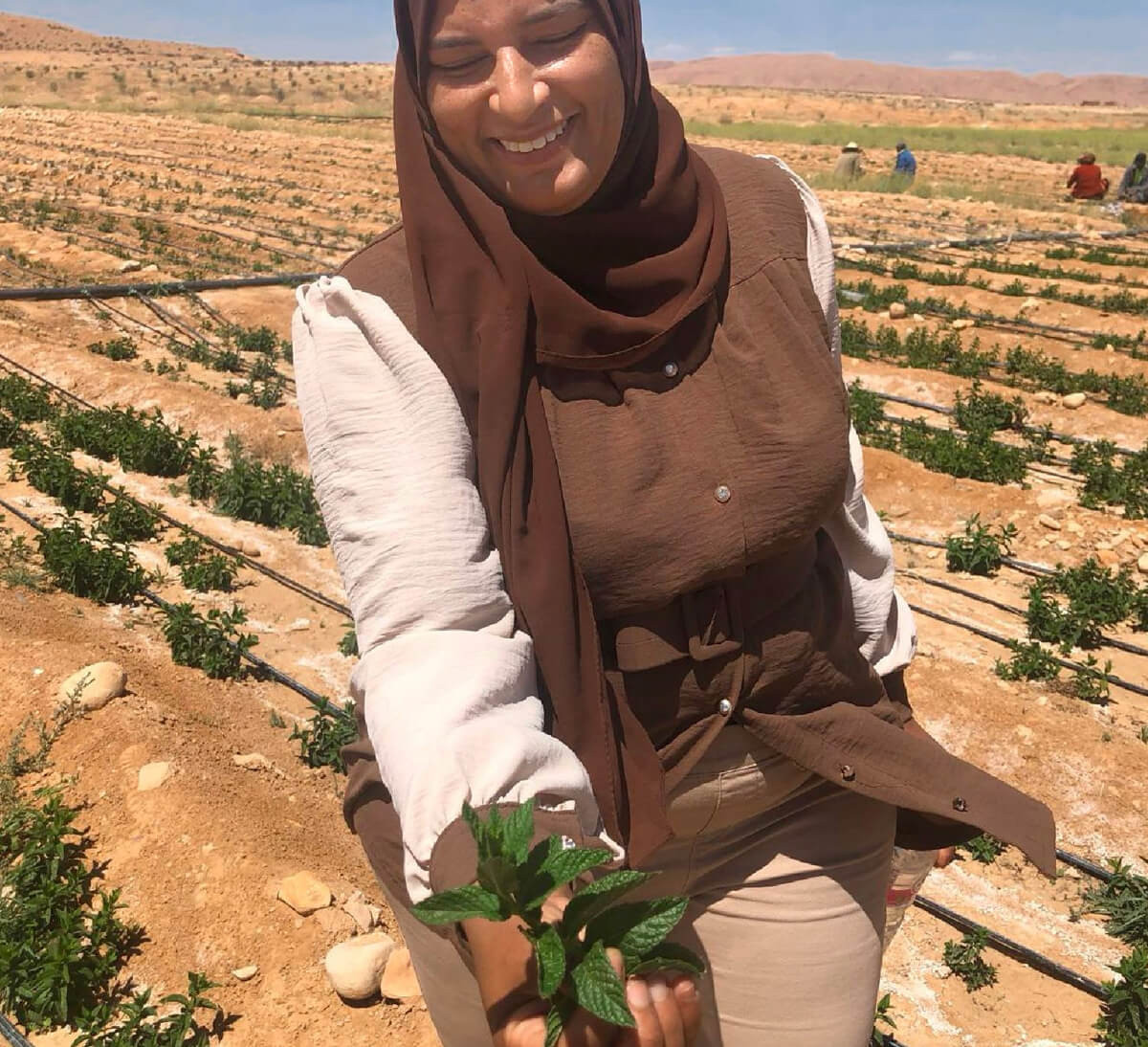Productrice de menthe Nanah bio et équitable de Tunisie pour thé à la menthe