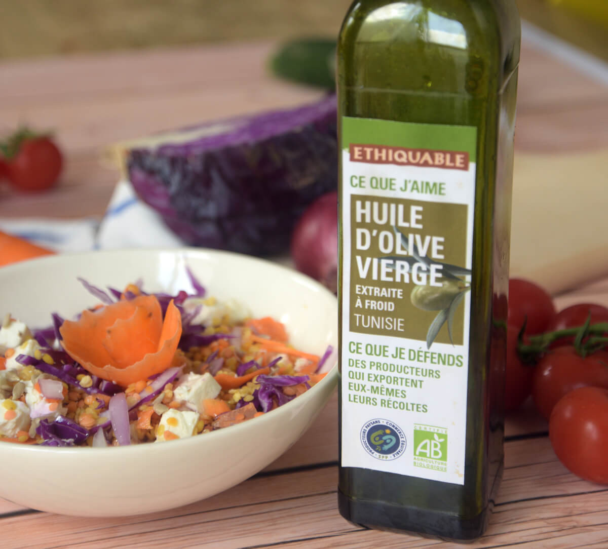 Bouteille d'huile d'olive vierge bio et issue du commerce équitable en Tunisie