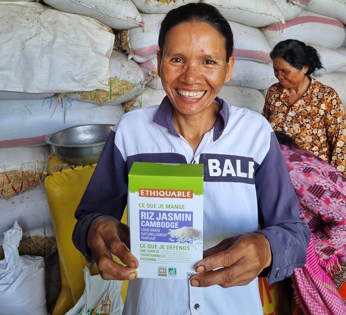 productrice coopérative PMUAC riz bio issu du commerce équitable au Cambodge variété Phka Malis