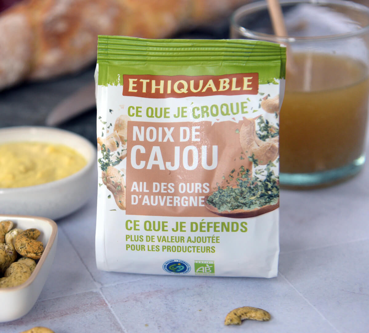 Sachet de noix de cajou bio et équitables à l'ail des ours d'Auvergne