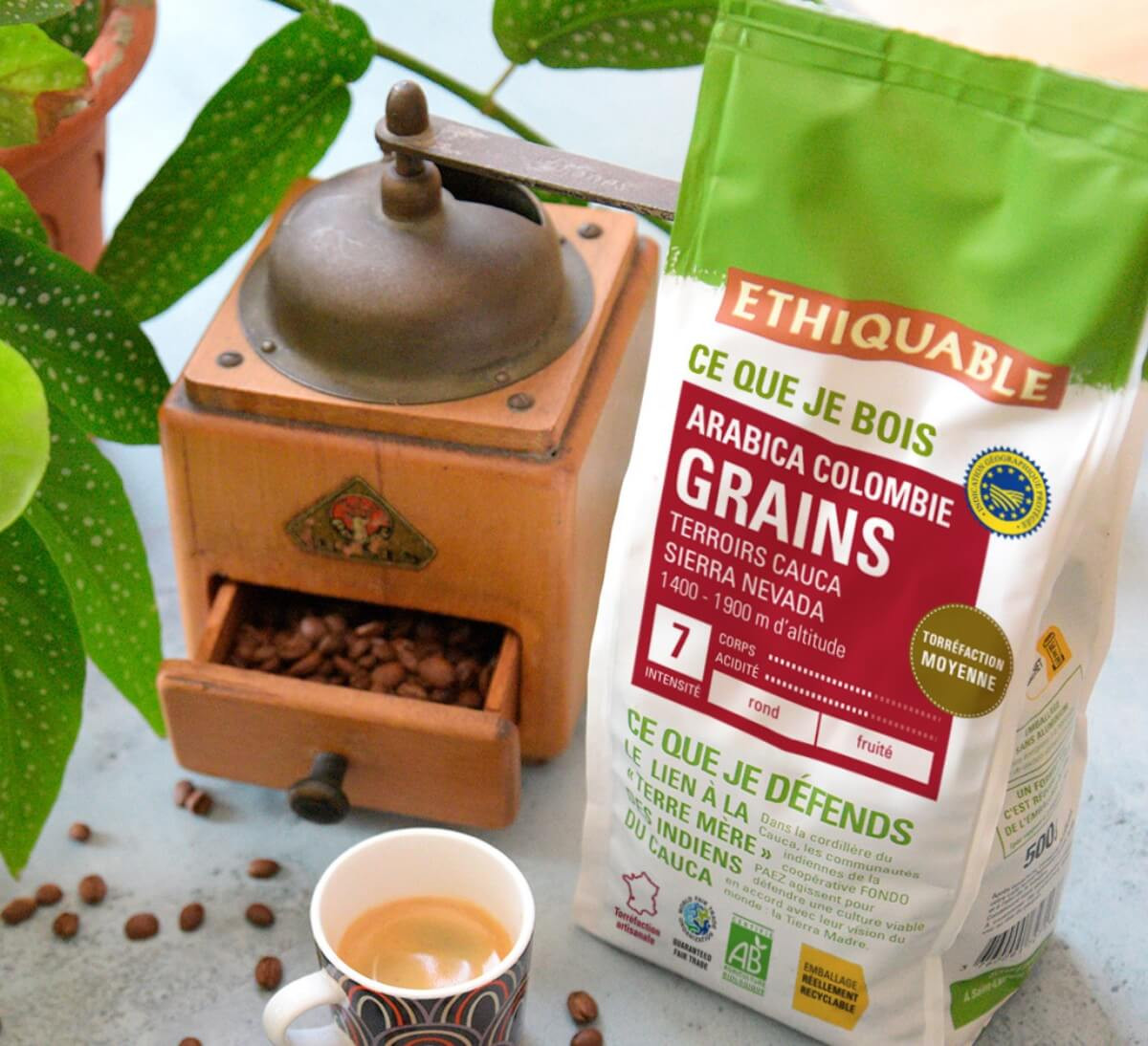 Paquet de café Ethiquable en grains de Colombie bio et équitable, format 500g
