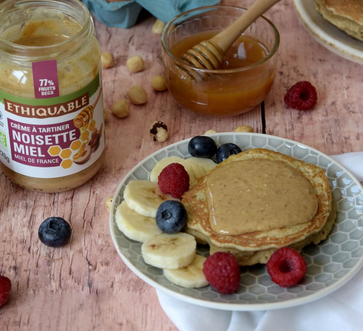 Pancake avec crème à tartiner noisettes de Géorgie et miel de France bio et équitables