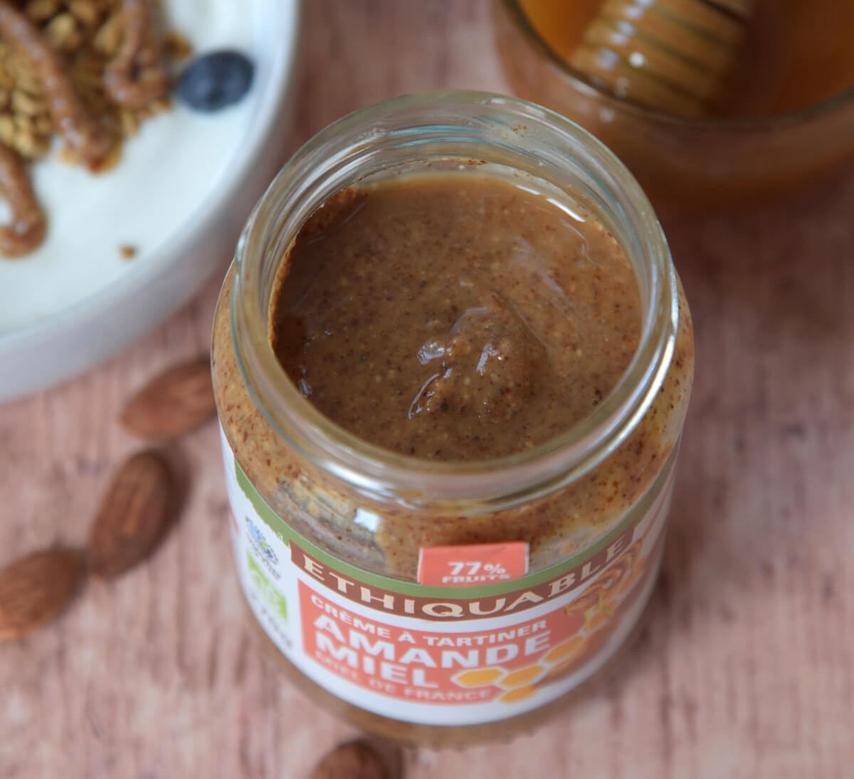 texture crème à tartiner amandes de Tunisie et miel bio et équitables