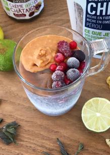 Chia pudding fruits rouges, crème de châtaigne et beurre de cacahuète