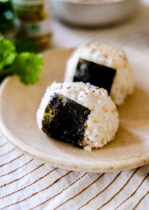 Onigiri thon mayonnaise et gingembre en poudre