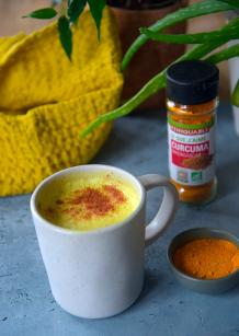 Golden latte curcuma, noix de muscade, gingembre, 4 épices