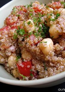 Salade de quinoa aux pois chiches et tomates